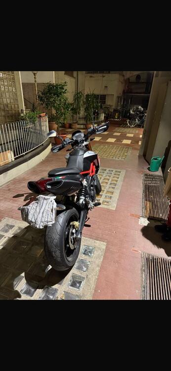 Aprilia Dorsoduro 900 (2017 - 20) (2)