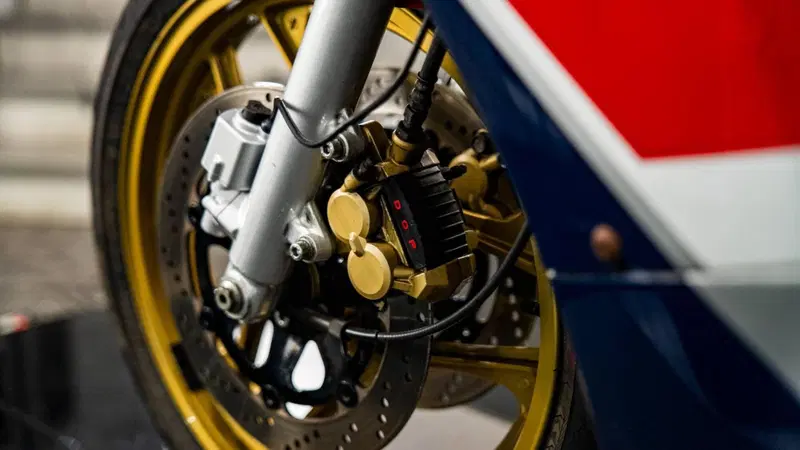Suzuki GSX-R 1100 (17)
