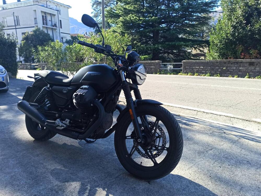 Moto Guzzi V7 Stone (2025) (3)
