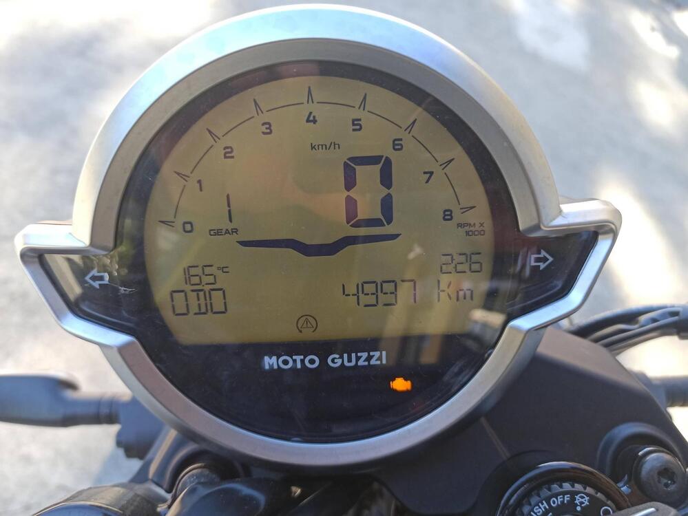 Moto Guzzi V7 Stone (2025) (5)