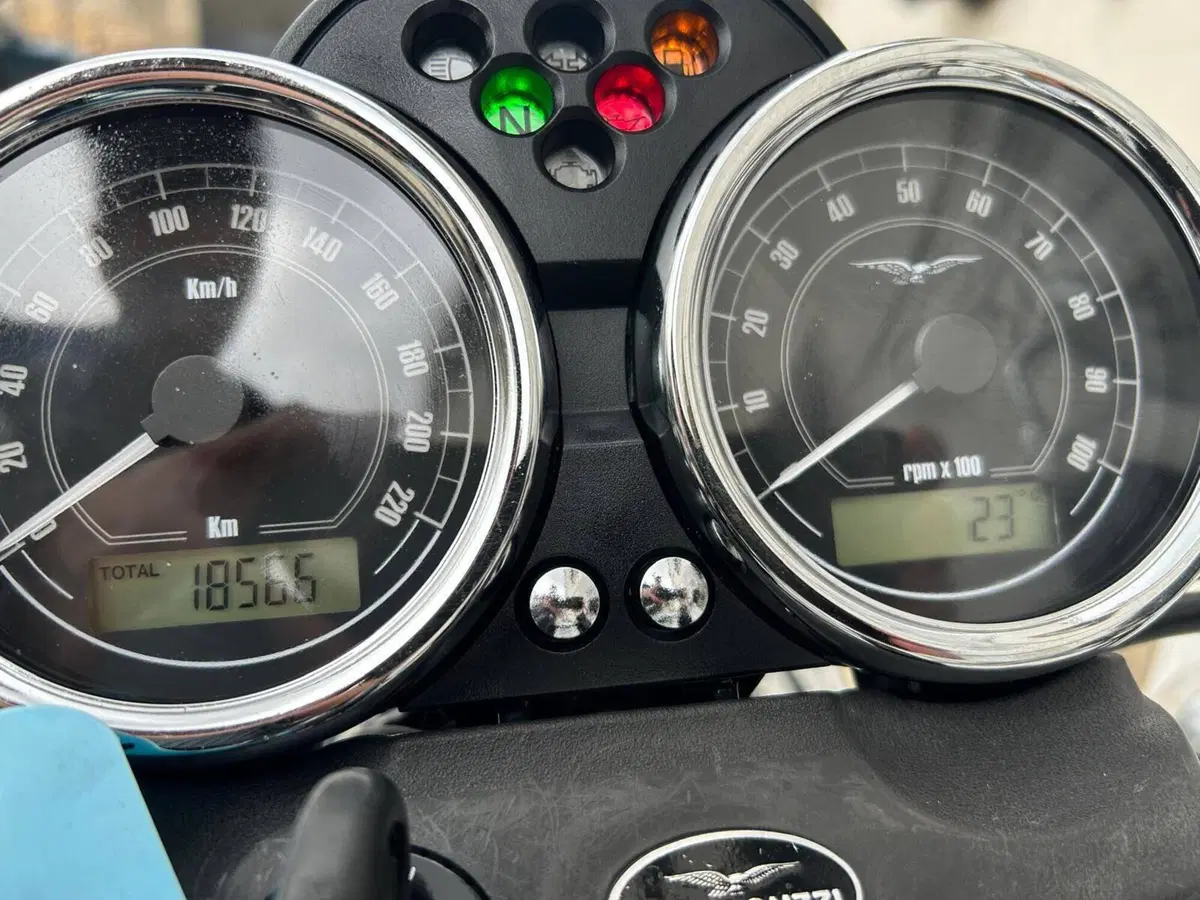 Moto Guzzi V7 Classic (2008 - 12) (5)