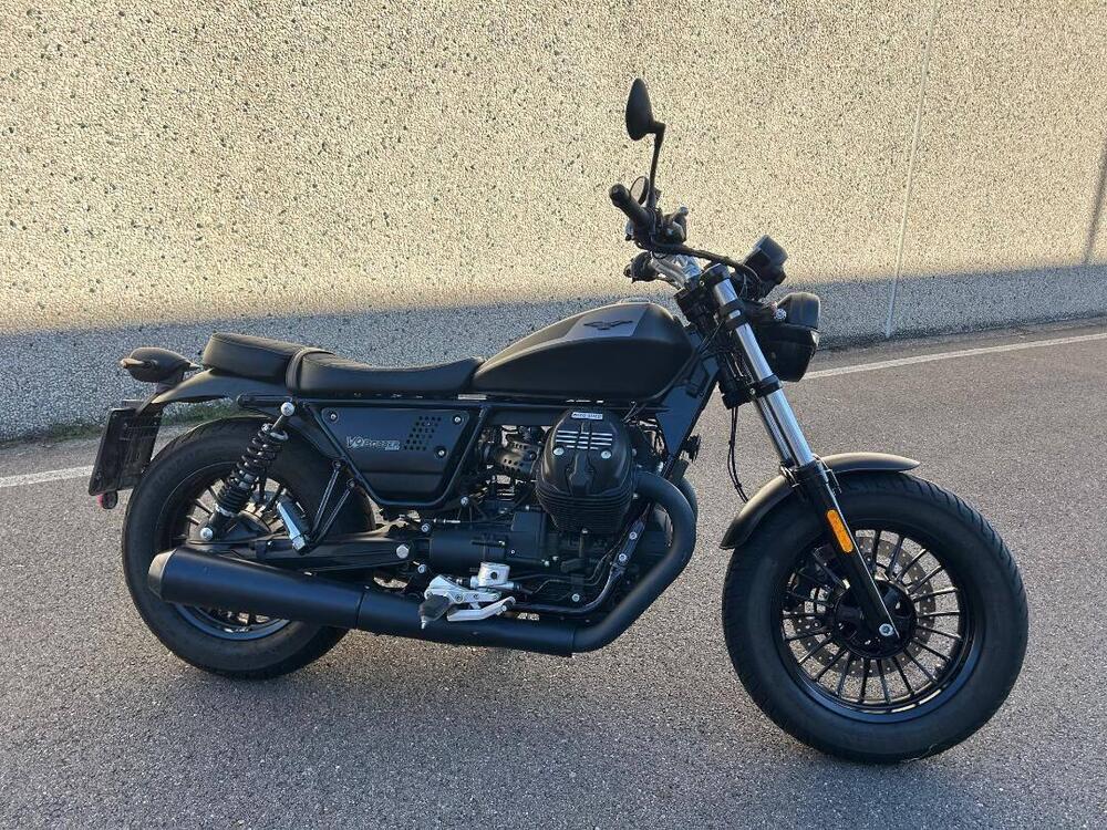 Moto Guzzi V9 Bobber (2021 - 25) (2)