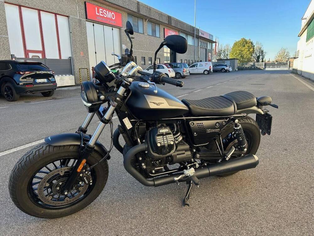Moto Guzzi V9 Bobber (2021 - 25) (4)