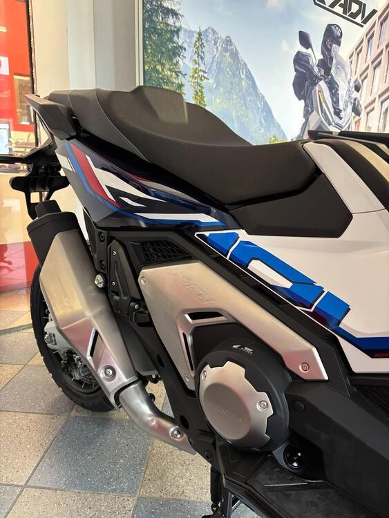 Honda X-ADV 750 Special Edition (2026) (4)