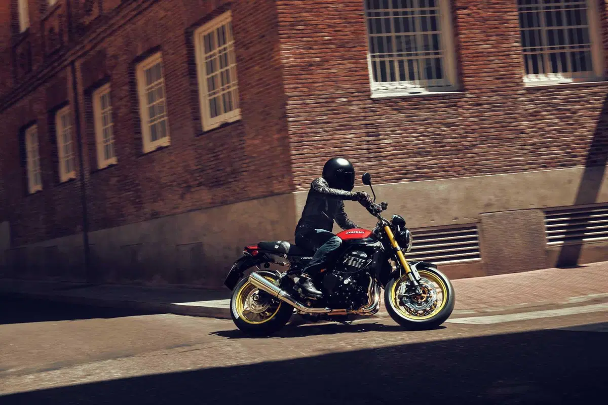 Kawasaki Z900RS 2026: elettronica evoluta, prestazioni sportive e stile senza tempo [GALLERY] (3)