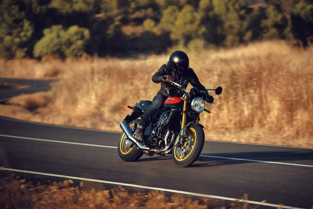 Kawasaki Z900RS 2026: elettronica evoluta, prestazioni sportive e stile senza tempo [GALLERY] (4)