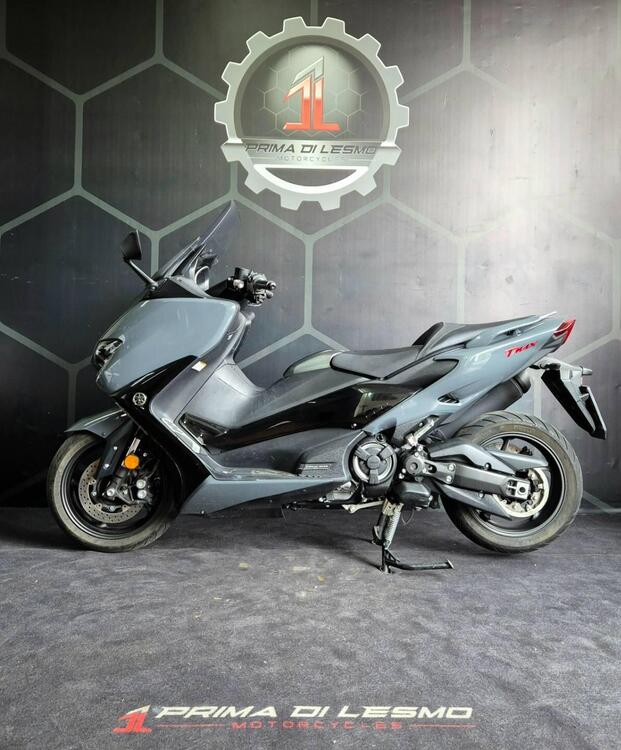Yamaha T-Max 560 Tech Max (2021) (2)