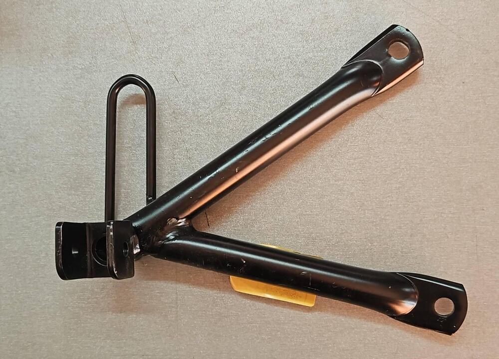 50711KAK900ZA Supporto poggia piede DX CRM 125 Honda (2)