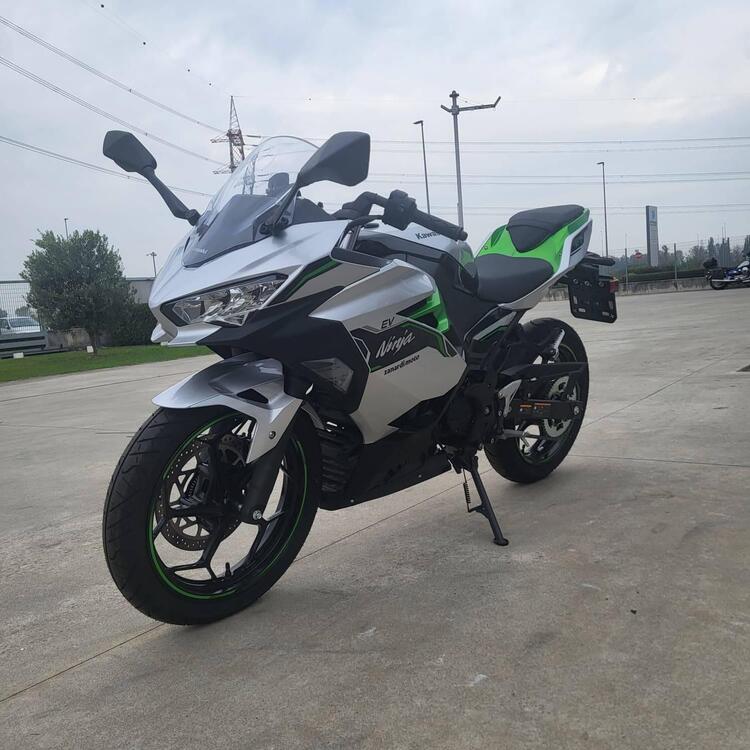 Kawasaki Ninja e-1 (2024 - 25) (4)