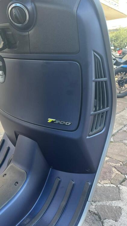Vespa GTS 300 Super Tech (2023 - 24) (3)