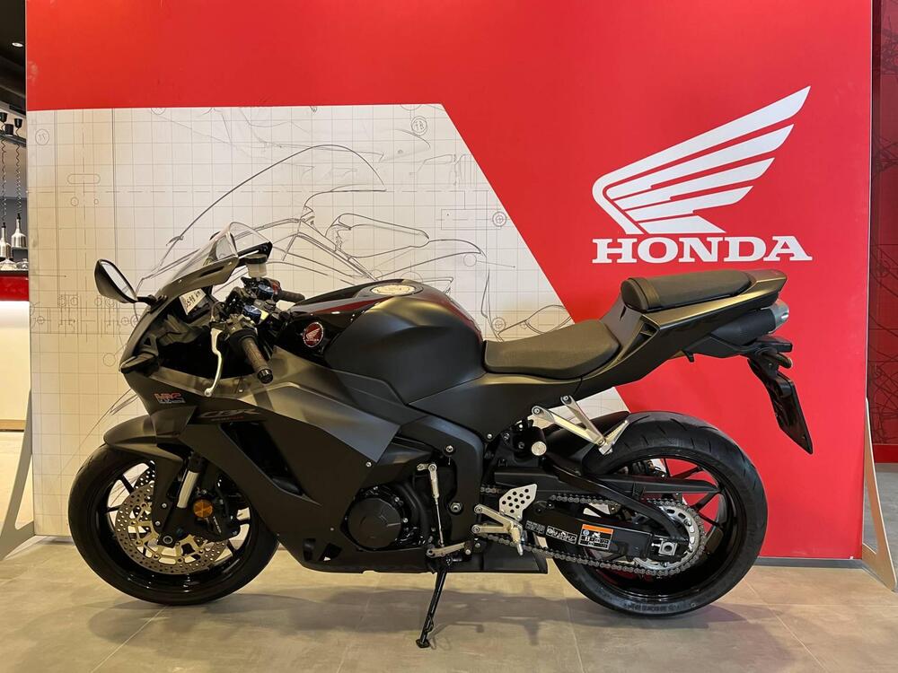 Honda CBR 600 RR (2024 - 25) (2)