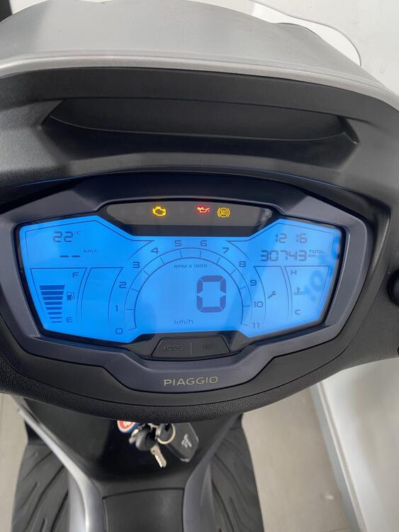 Piaggio Beverly 300 ABS-ASR (2021 - 25) (2)