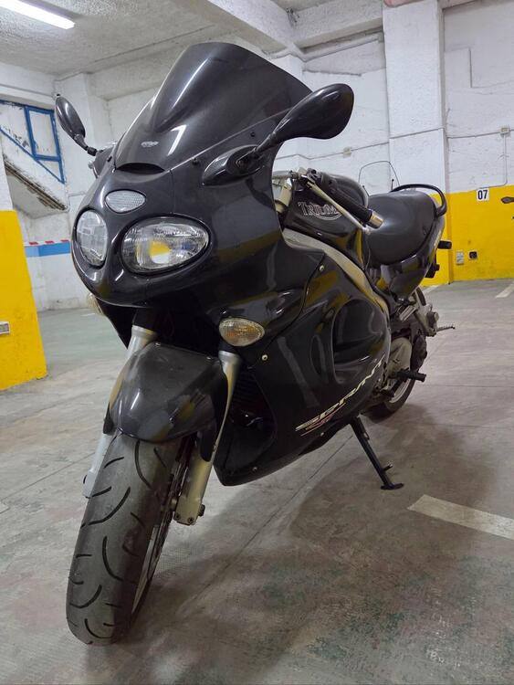 Triumph Sprint ST 955i (3)