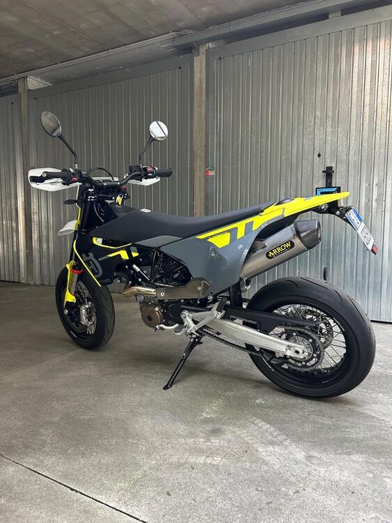 Husqvarna 701 Supermoto (2023 - 25)