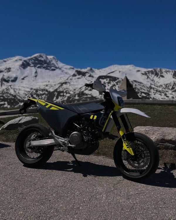 Husqvarna 701 Supermoto (2023 - 25) (2)