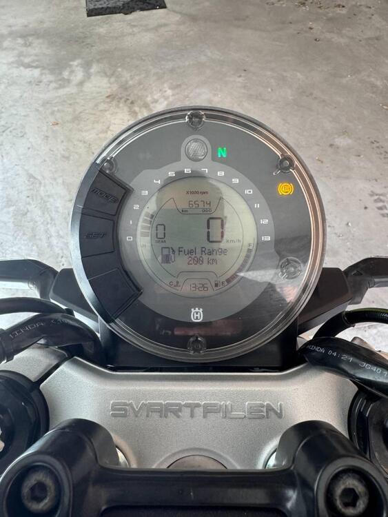 Husqvarna Svartpilen 401 (2021 - 23) (3)