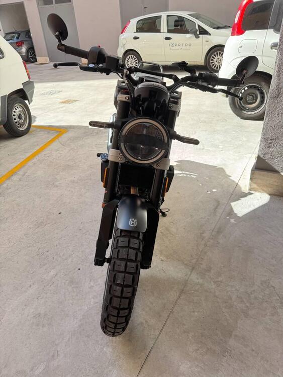 Husqvarna Svartpilen 401 (2021 - 23) (4)