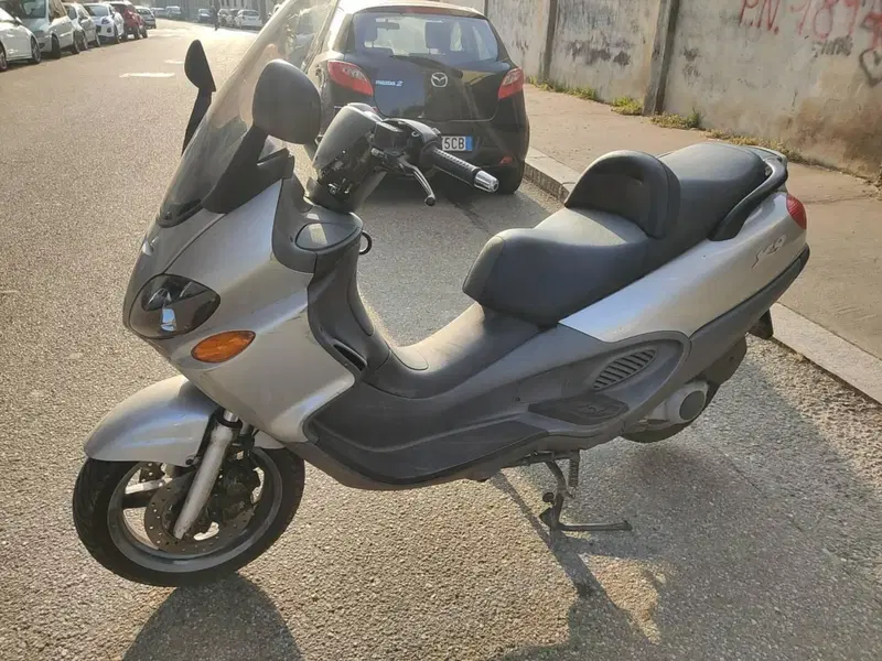Piaggio X9 200 Evolution (3)