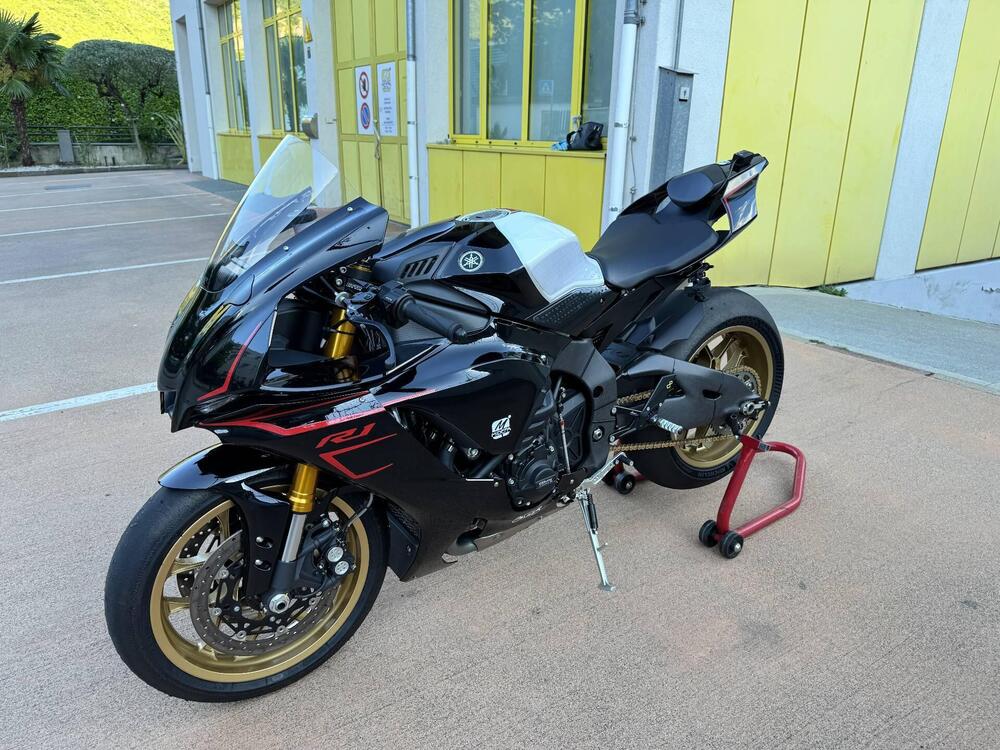 Yamaha YZF R1 World GP 60th Anniversary (2022 - 23) (2)