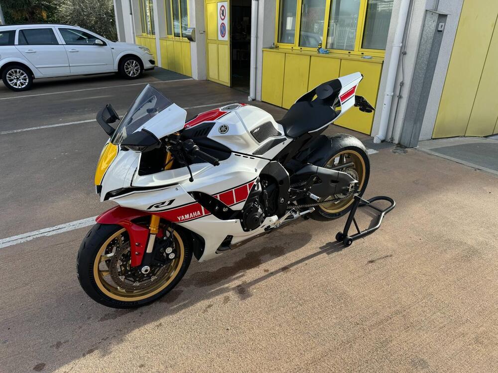 Yamaha YZF R1 World GP 60th Anniversary (2022 - 23)