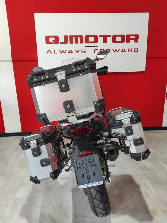 QJ Motor SVT 650 X (2025) (3)