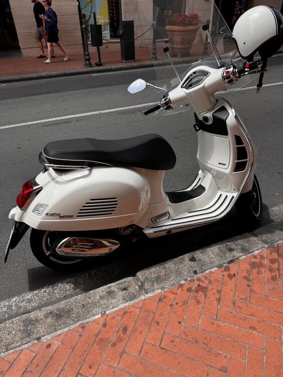 Vespa GTS 300 Super (2023 - 24) (2)