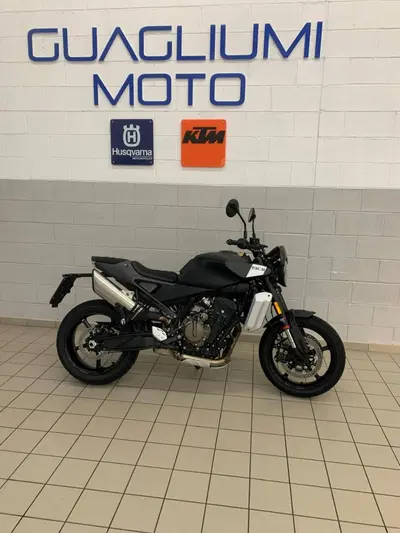Husqvarna Svartpilen 801 (2024 - 26) usata