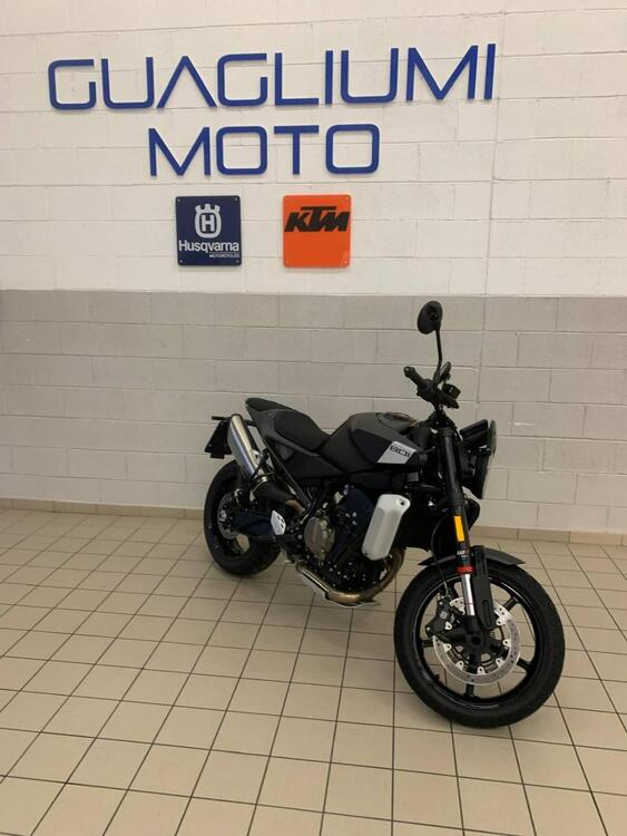Husqvarna Svartpilen 801 (2024 - 25) (2)