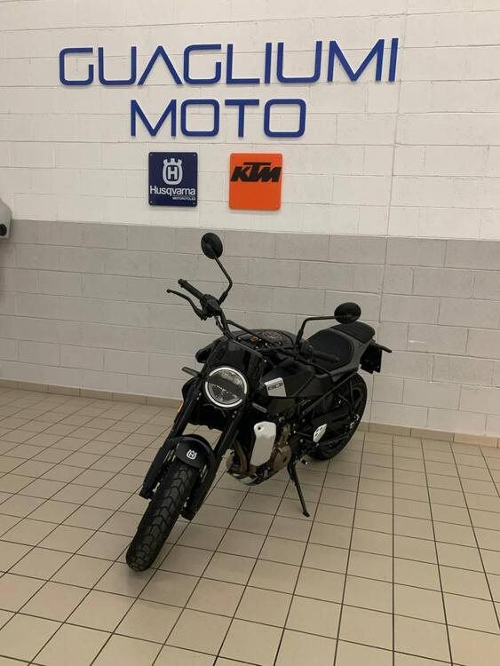 Husqvarna Svartpilen 801 (2024 - 25) (3)