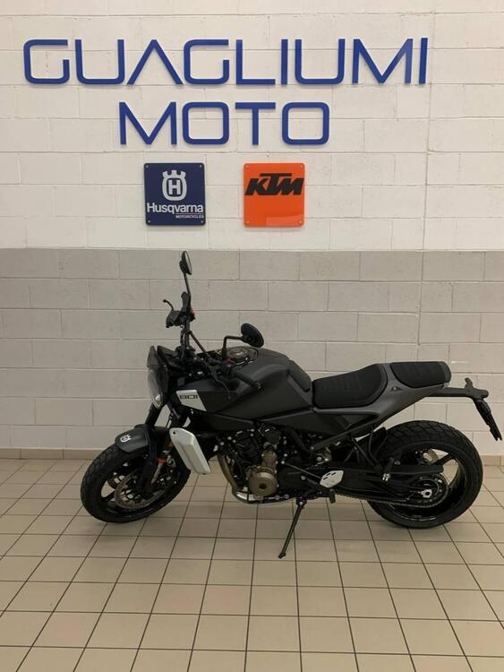 Husqvarna Svartpilen 801 (2024 - 25) (4)