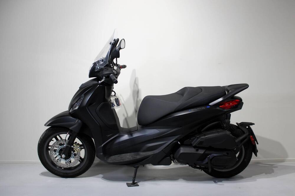 Piaggio Beverly 400 S (2025) (4)
