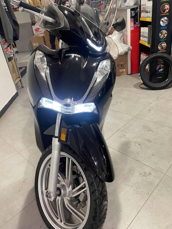 Honda SH 350 (2021 - 24) (2)