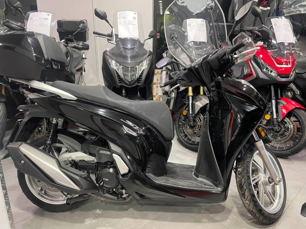 Honda SH 350 (2021 - 24) (3)