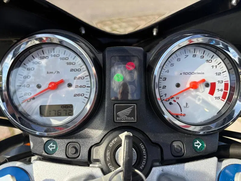 Honda Hornet 600 (2005 - 06) (11)