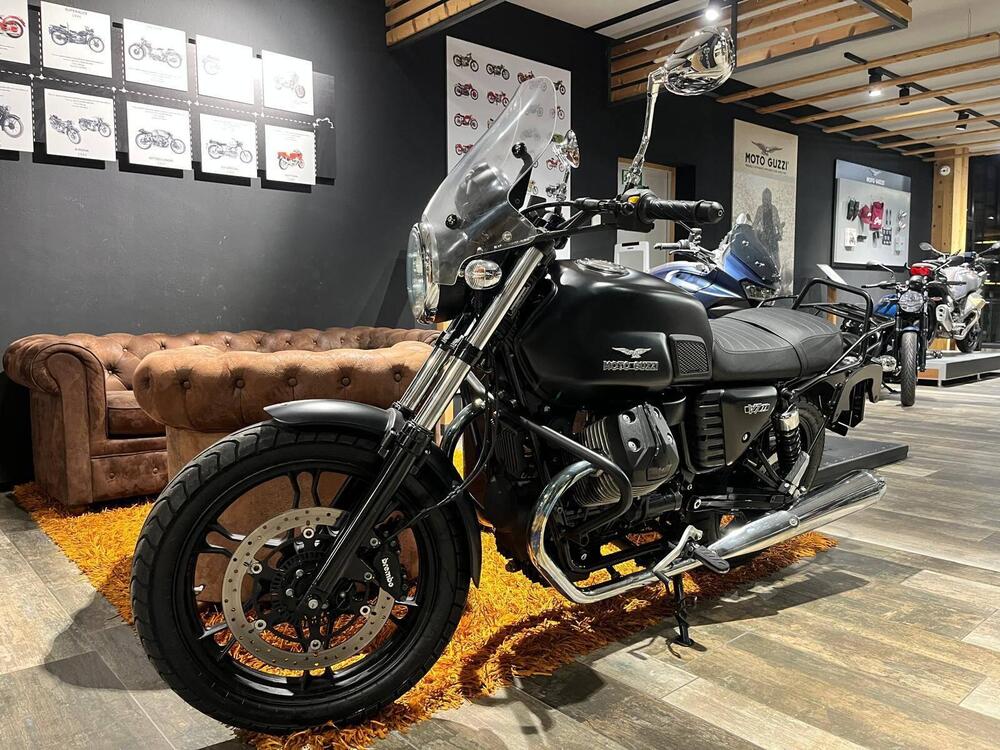 Moto Guzzi V7 II Stone (2015 - 17) (3)