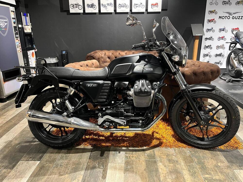 Moto Guzzi V7 II Stone (2015 - 17) (2)