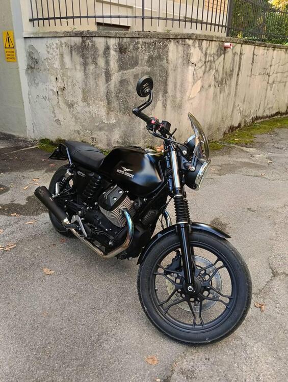 Moto Guzzi V7 II Stone (2015 - 17)