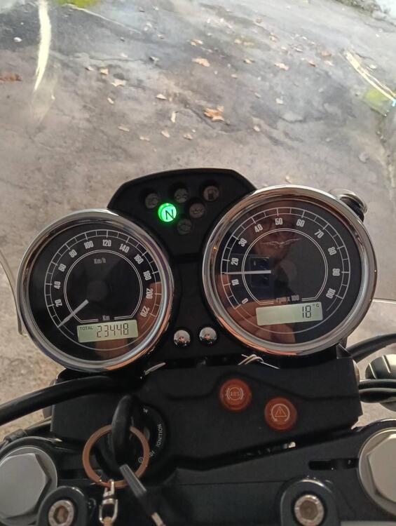 Moto Guzzi V7 II Stone (2015 - 17) (3)