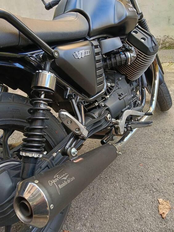 Moto Guzzi V7 II Stone (2015 - 17) (4)