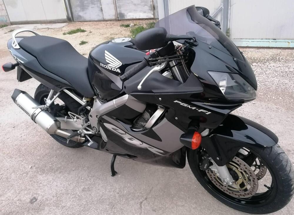 Honda CBR 600 F4i (2)