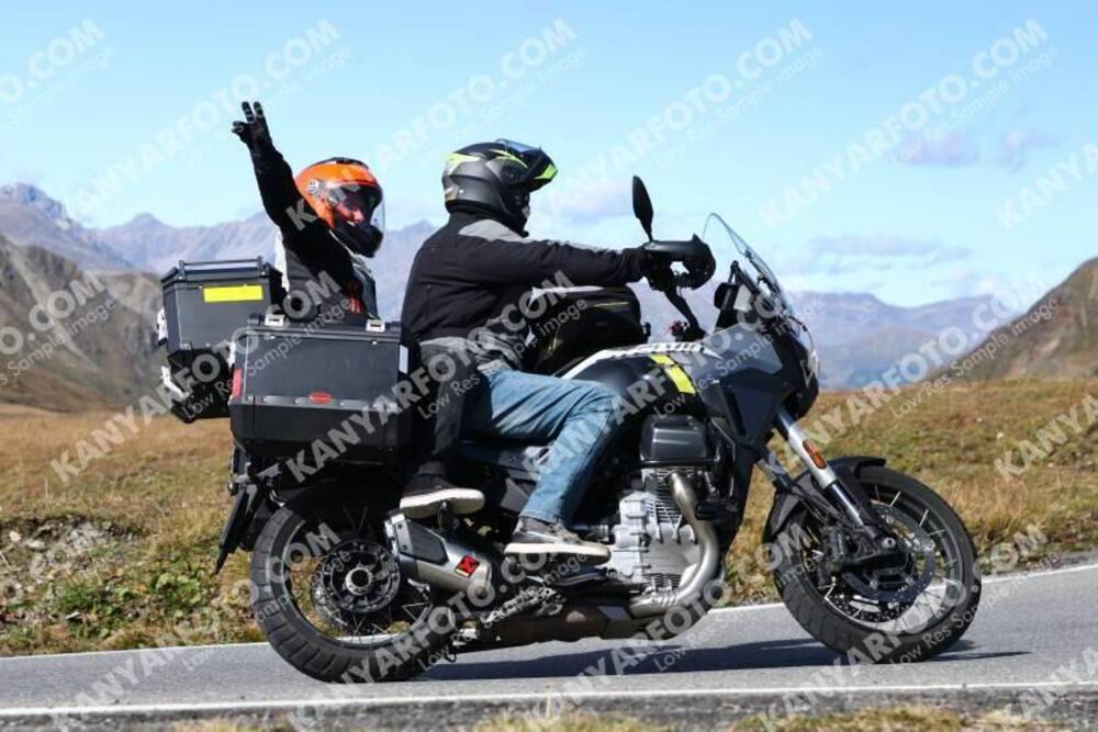 Moto Guzzi Stelvio (2024 - 25)