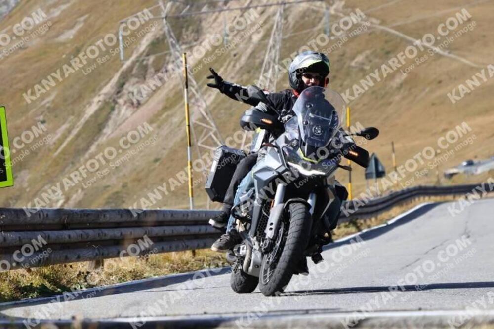 Moto Guzzi Stelvio (2024 - 25) (2)