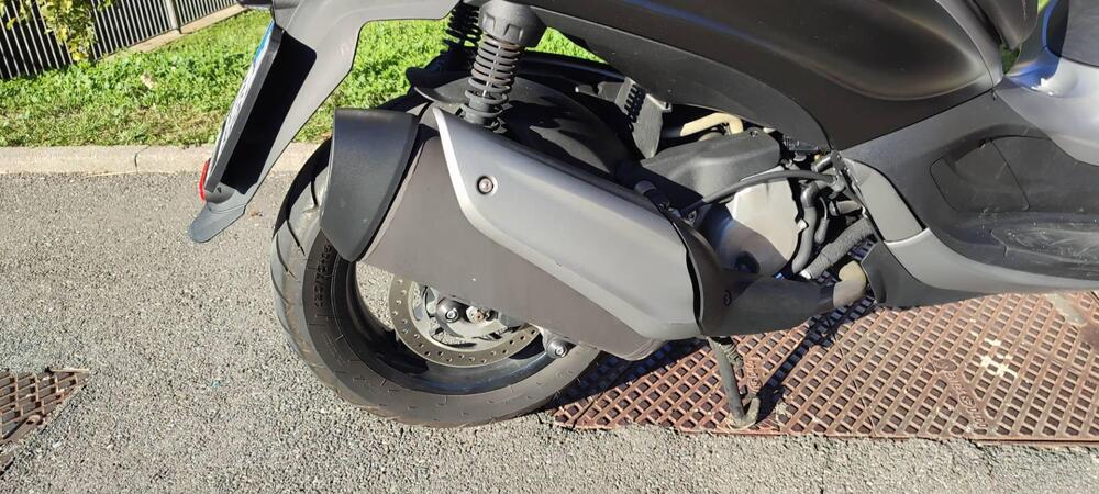 Piaggio Beverly 350 SportTouring ie ABS (2011 - 17) (2)