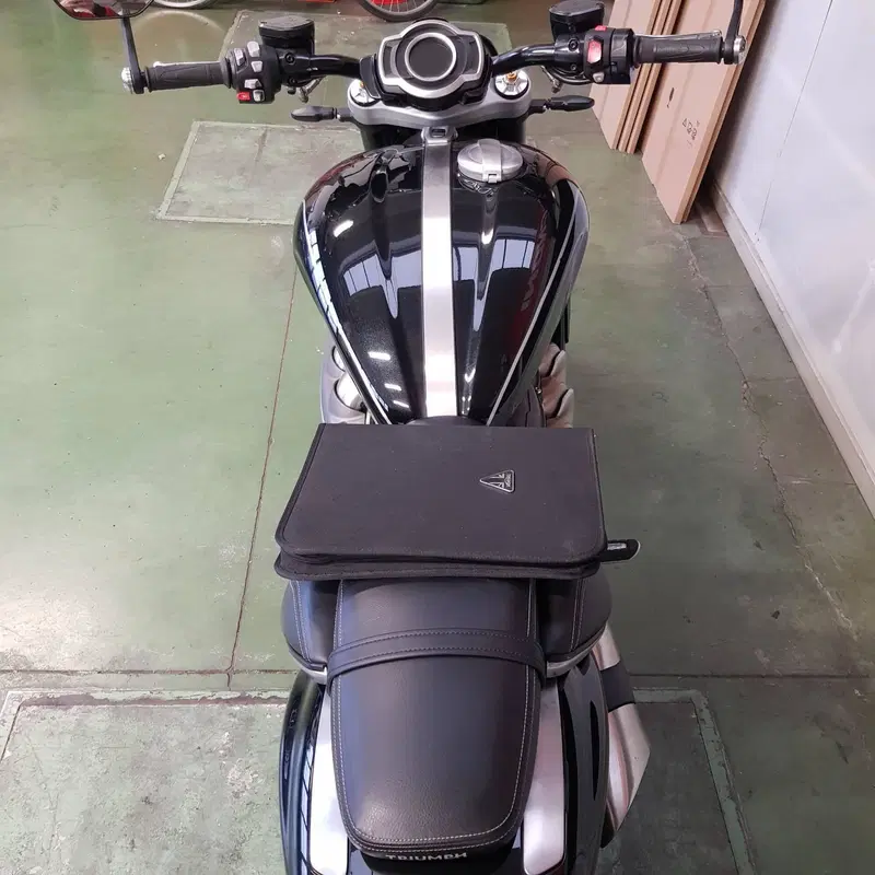 Triumph Rocket 3 R (2019 - 20) (5)