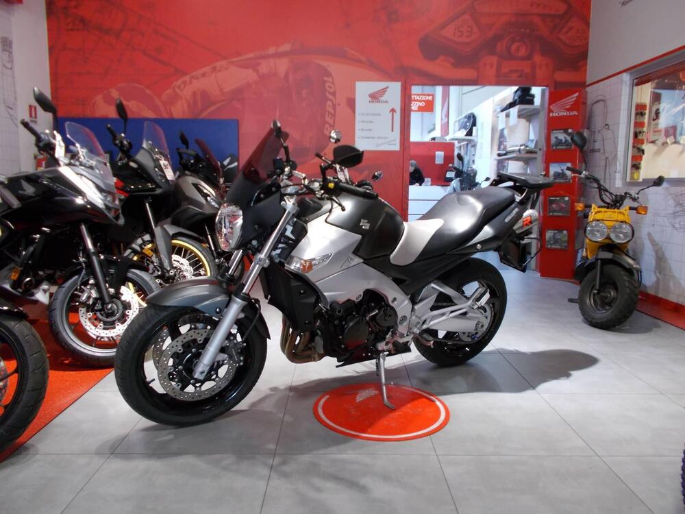 Suzuki GSR 600 (2006 - 11) (2)