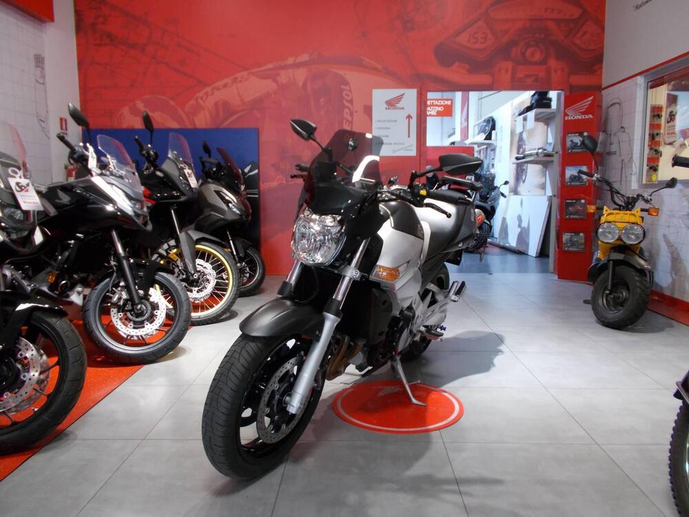 Suzuki GSR 600 (2006 - 11) (4)