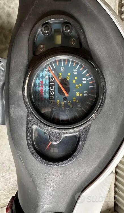 Kymco Agility 125 R12 (2007 - 13) (3)