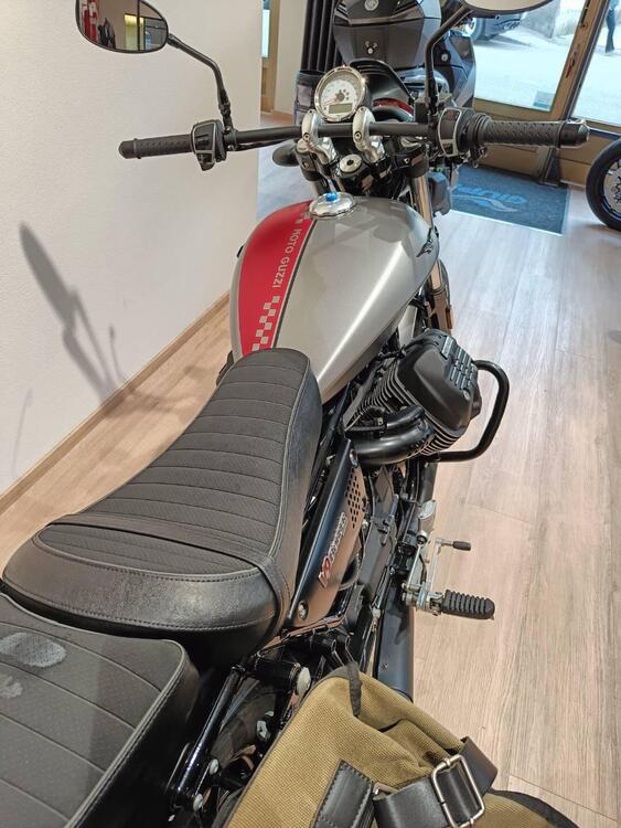 Moto Guzzi V9 Bobber (2016 - 18) (3)