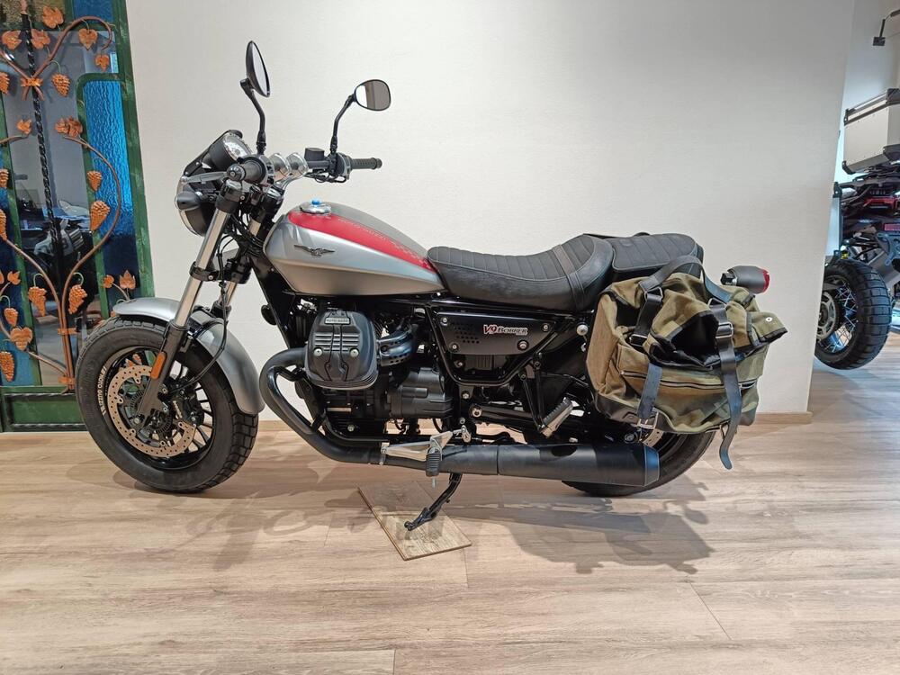 Moto Guzzi V9 Bobber (2016 - 18) (2)