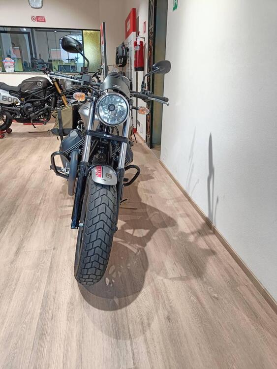 Moto Guzzi V9 Bobber (2016 - 18) (4)